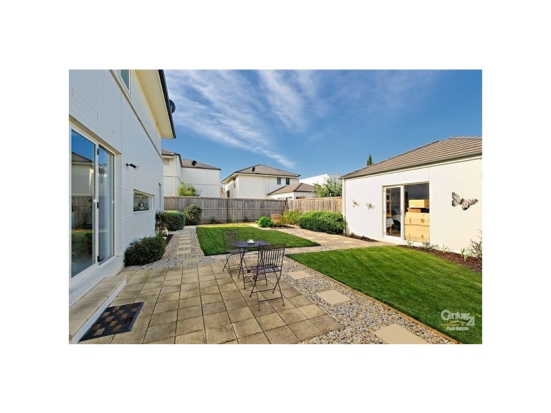 8 Augusta Square, Heatherton VIC 3202