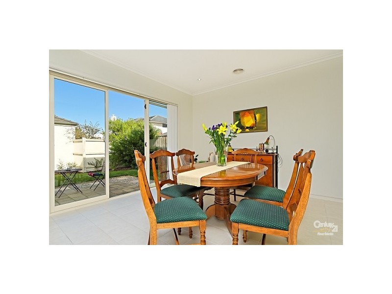 8 Augusta Square, Heatherton VIC 3202