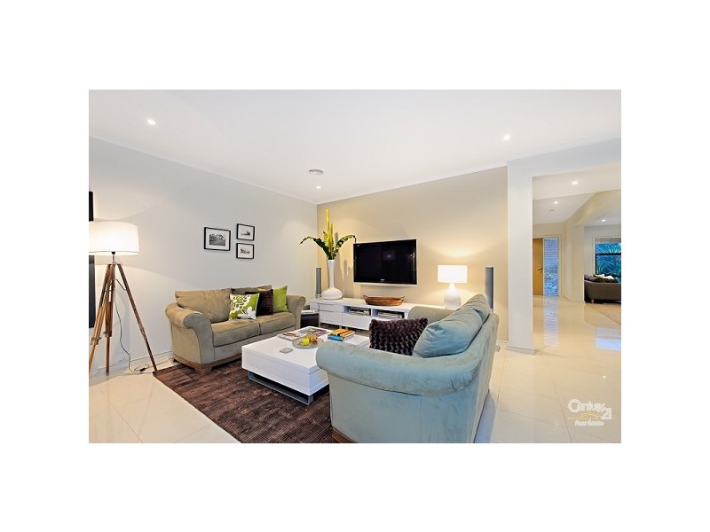 20 Oakmont Crescent, Heatherton VIC 3202