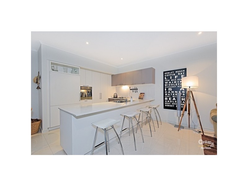 20 Oakmont Crescent, Heatherton VIC 3202