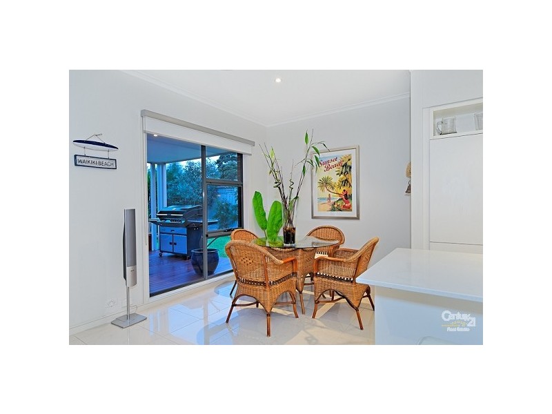 20 Oakmont Crescent, Heatherton VIC 3202