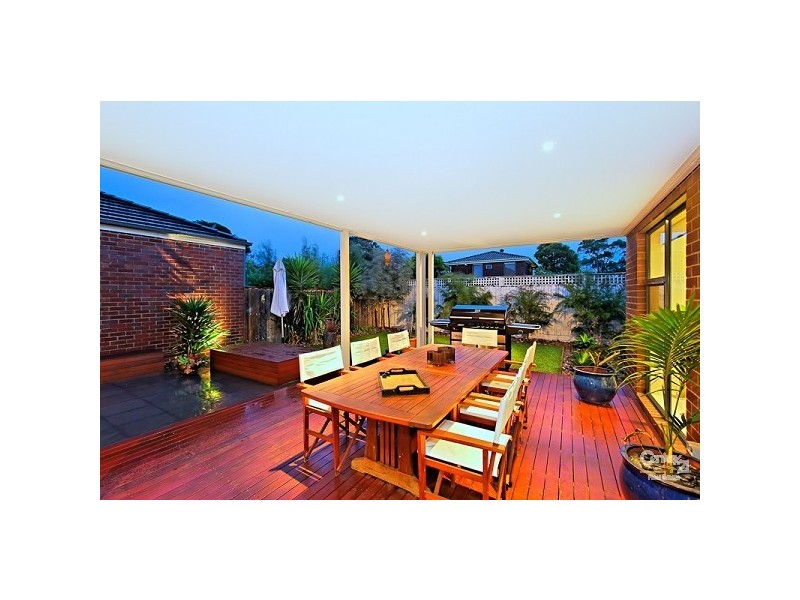 20 Oakmont Crescent, Heatherton VIC 3202