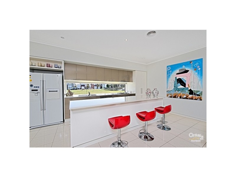 13 Oakmont Crescent, Heatherton VIC 3202