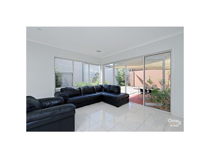 13 Oakmont Crescent, Heatherton VIC 3202