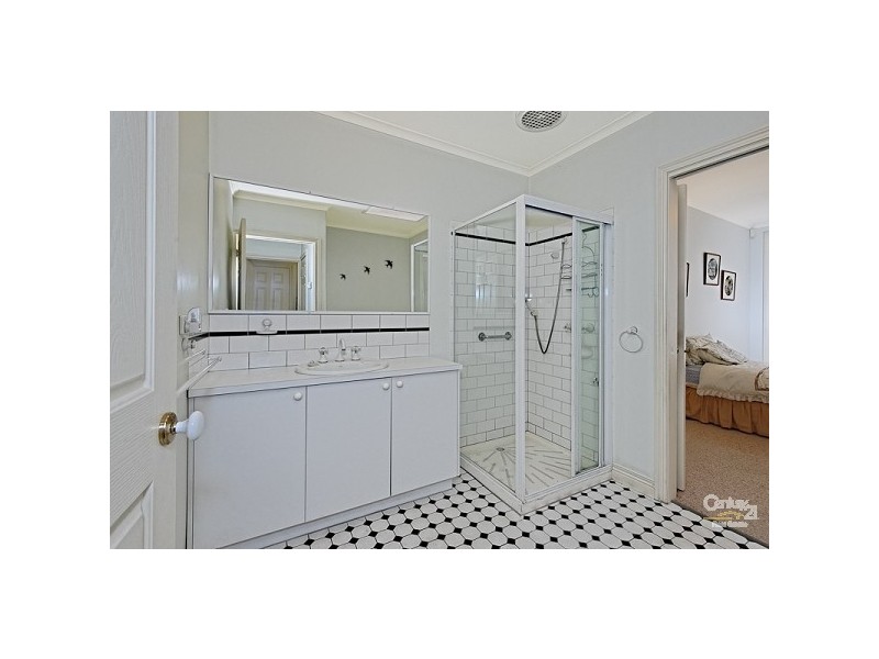 2/142 Weatherall Road, Cheltenham VIC 3192