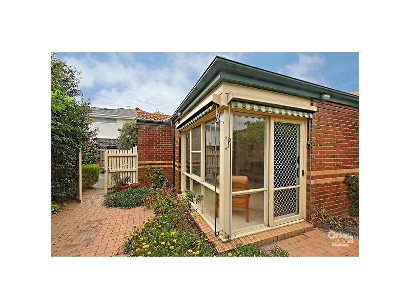 2/142 Weatherall Road, Cheltenham VIC 3192