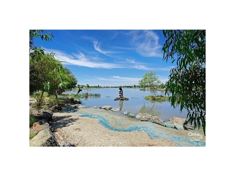 10 Black Swan Lane, Waterways VIC 3195