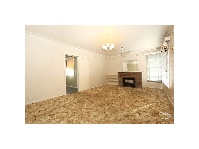 17 Tenham Grove, Cheltenham VIC 3192