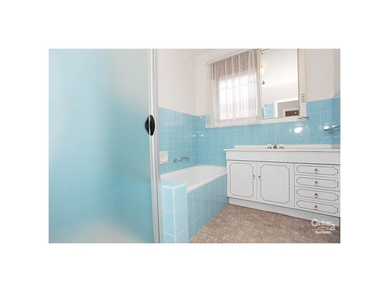 17 Tenham Grove, Cheltenham VIC 3192