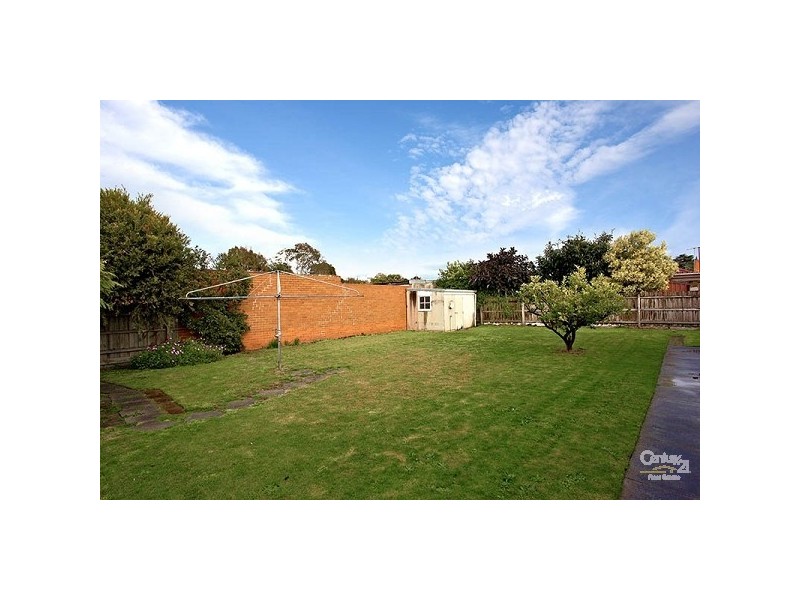 17 Tenham Grove, Cheltenham VIC 3192