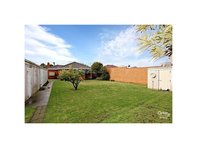 17 Tenham Grove, Cheltenham VIC 3192