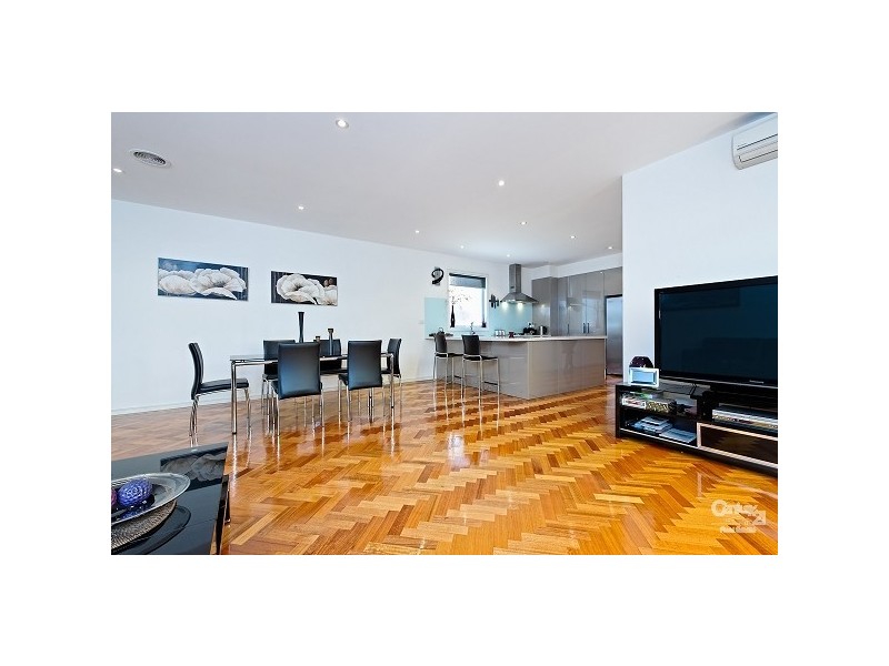 21B Friendship Square, Cheltenham VIC 3192