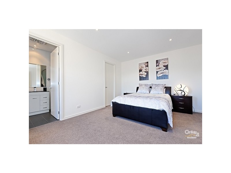 21B Friendship Square, Cheltenham VIC 3192