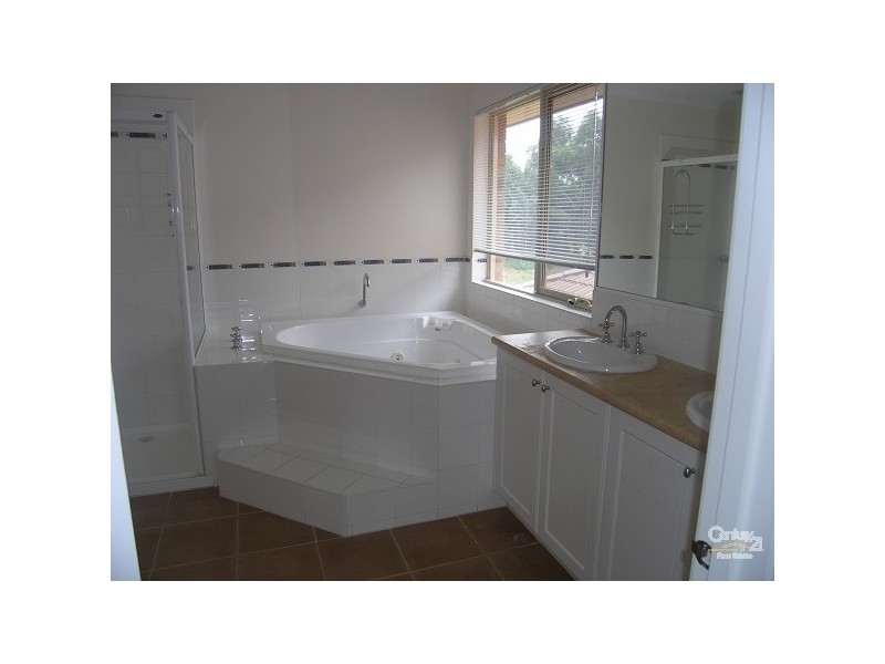 7 Travers Walk, Heatherton VIC 3202