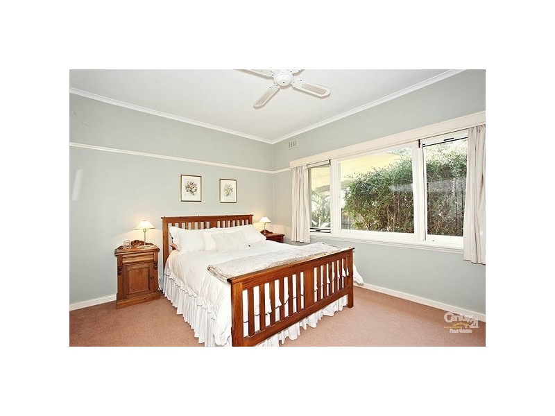 19 Scarborough Grove, Beaumaris VIC 3193