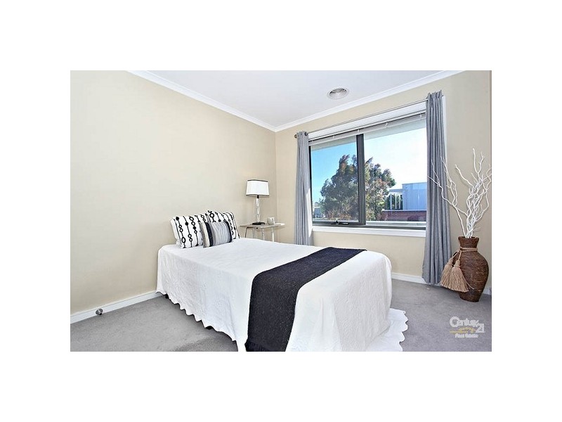 22 Cypress Point Parade, Heatherton VIC 3202