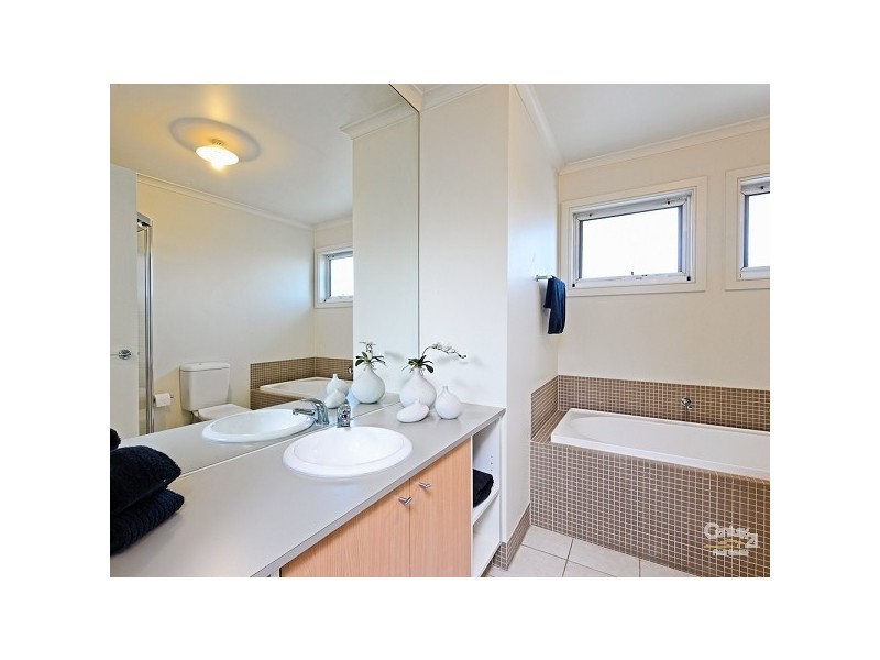 16 Muirfield Close, Heatherton VIC 3202