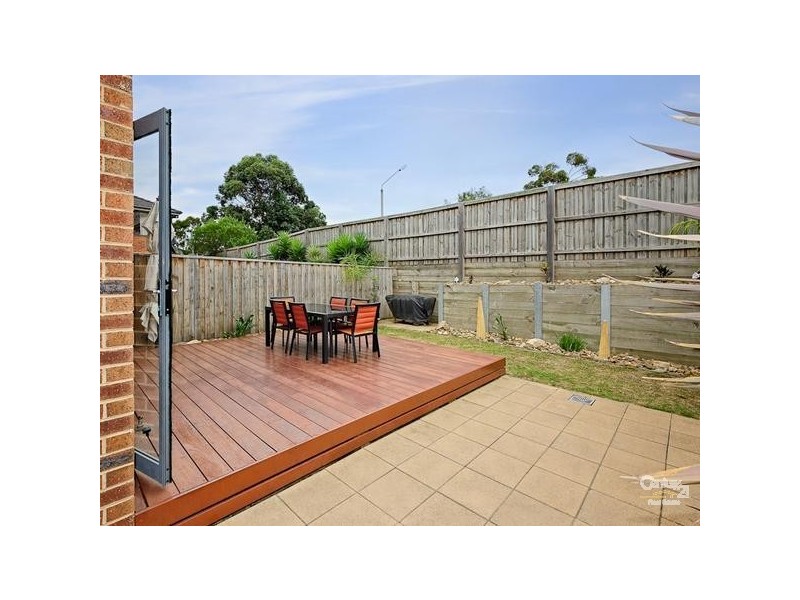 17 Pebble Beach Place, Heatherton VIC 3202