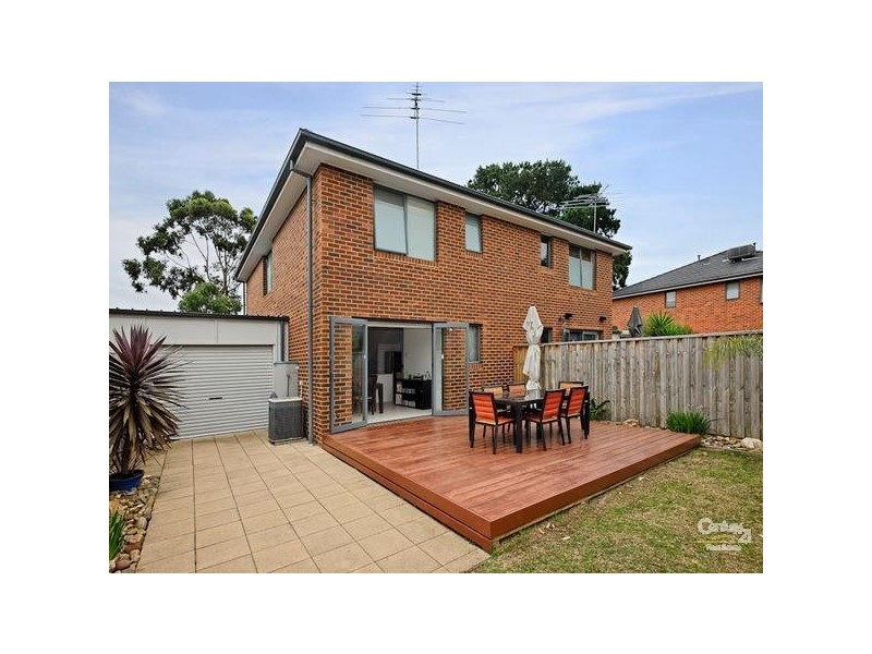 17 Pebble Beach Place, Heatherton VIC 3202