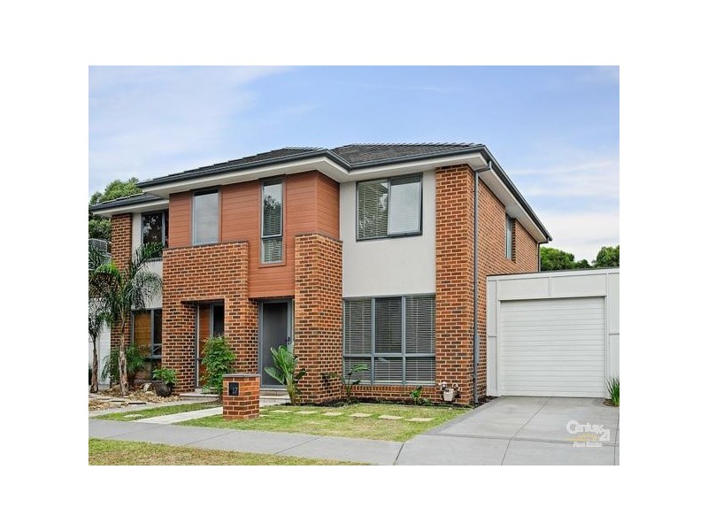 17 Pebble Beach Place, Heatherton VIC 3202