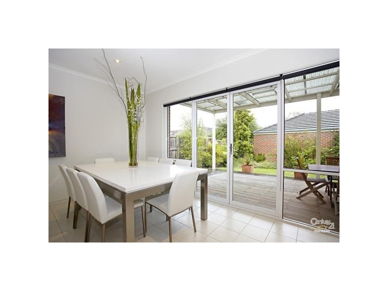 8 Royal Troon Avenue, Heatherton VIC 3202