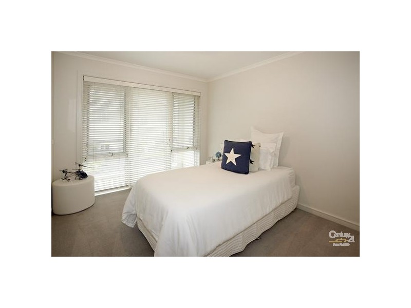 8 Royal Troon Avenue, Heatherton VIC 3202