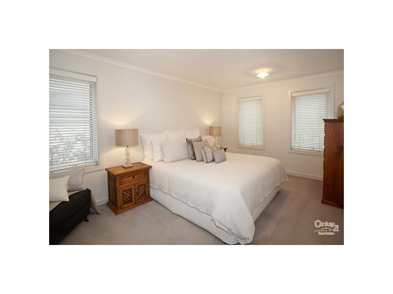 8 Royal Troon Avenue, Heatherton VIC 3202