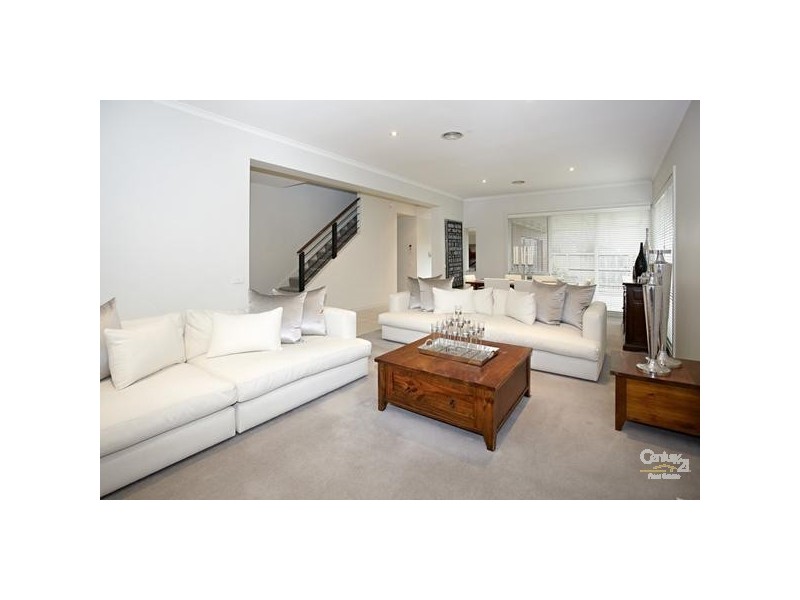 8 Royal Troon Avenue, Heatherton VIC 3202