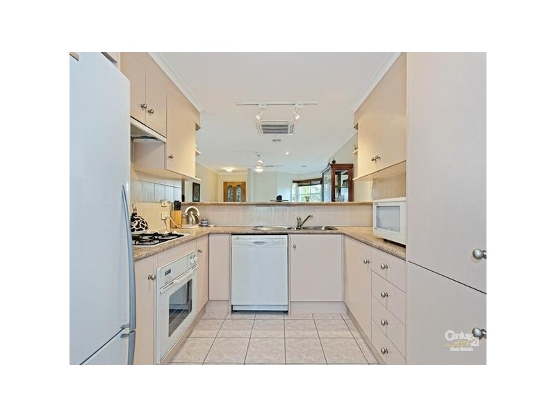 2/11 Hoffman Street, Cheltenham VIC 3192