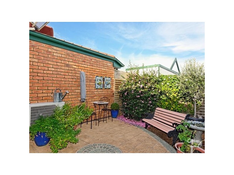 2/11 Hoffman Street, Cheltenham VIC 3192