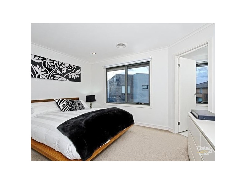 6 Dresden Drive, Waterways VIC 3195