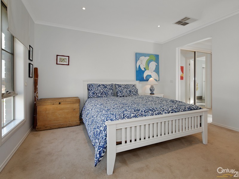 15 Baltusrol Circuit, Heatherton VIC 3202