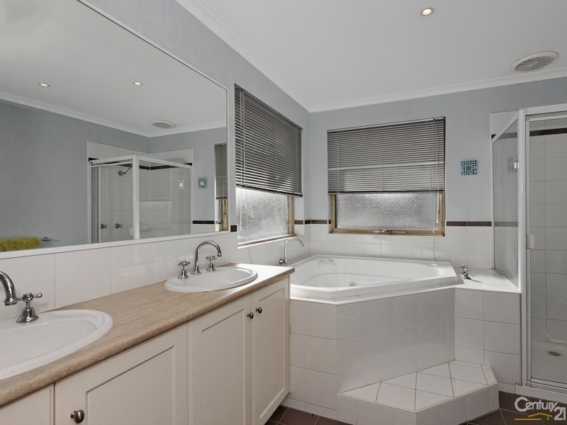 15 Baltusrol Circuit, Heatherton VIC 3202