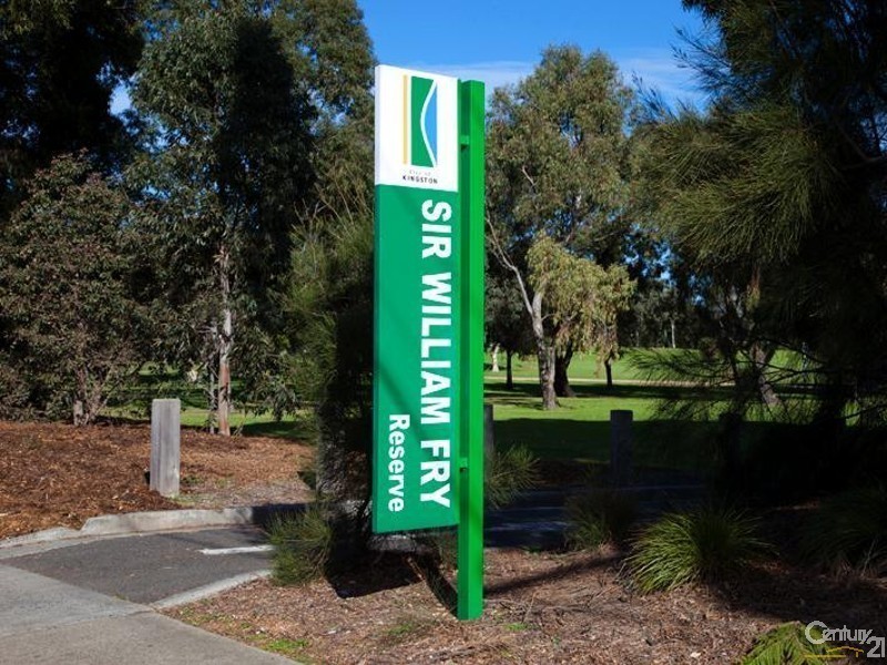 2 Munro Avenue, Cheltenham VIC 3192