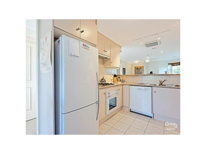 2/11 Hoffman Street, Cheltenham VIC 3192