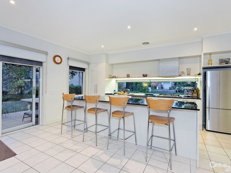 5 Pinehurst Way, Heatherton VIC 3202