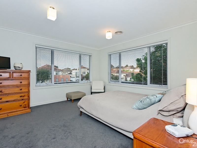 5 Pinehurst Way, Heatherton VIC 3202