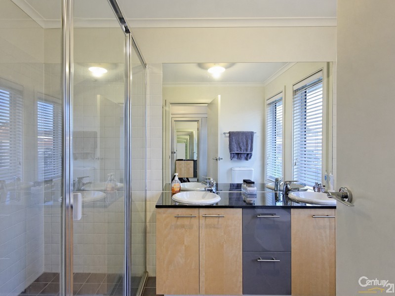 5 Pinehurst Way, Heatherton VIC 3202