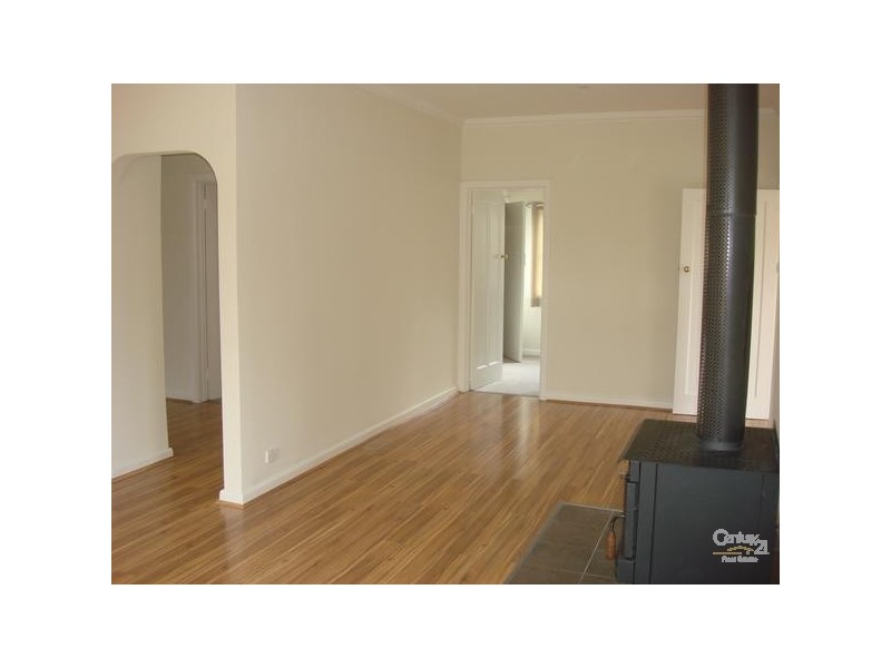 24 Railway Parade, Seaford VIC 3198