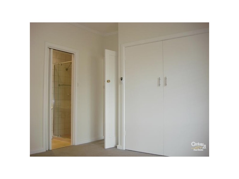 24 Railway Parade, Seaford VIC 3198