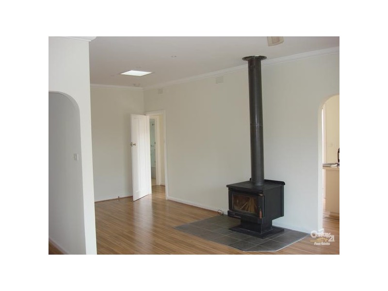 24 Railway Parade, Seaford VIC 3198