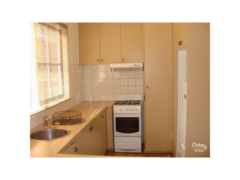 24 Railway Parade, Seaford VIC 3198