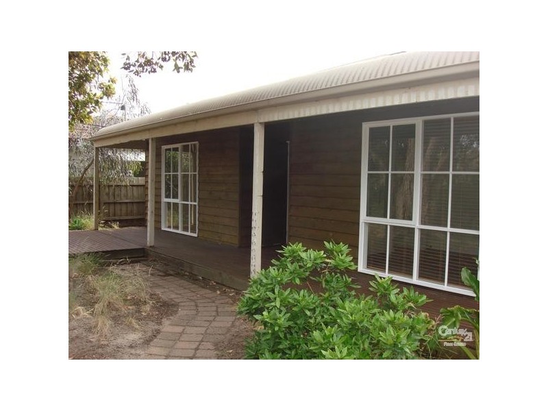 24 Railway Parade, Seaford VIC 3198