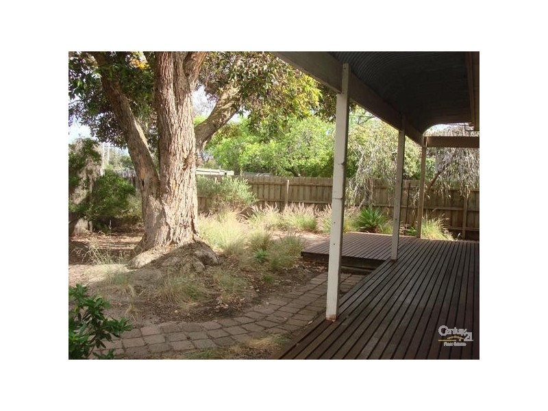 24 Railway Parade, Seaford VIC 3198