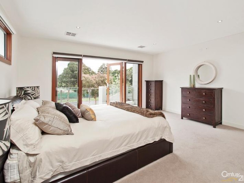 1/144 Weatherall Road, Cheltenham VIC 3192