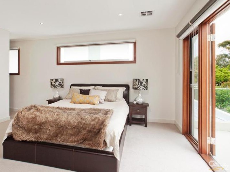 1/144 Weatherall Road, Cheltenham VIC 3192