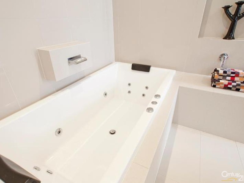 1/144 Weatherall Road, Cheltenham VIC 3192