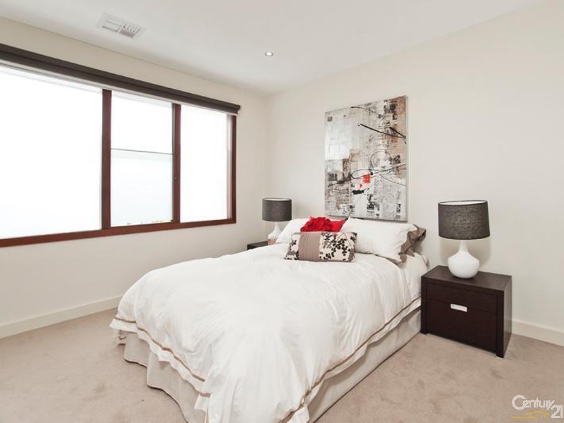 1/144 Weatherall Road, Cheltenham VIC 3192