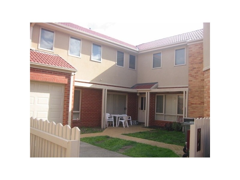 10/2 McKelvie Court, Glen Waverley VIC 3150