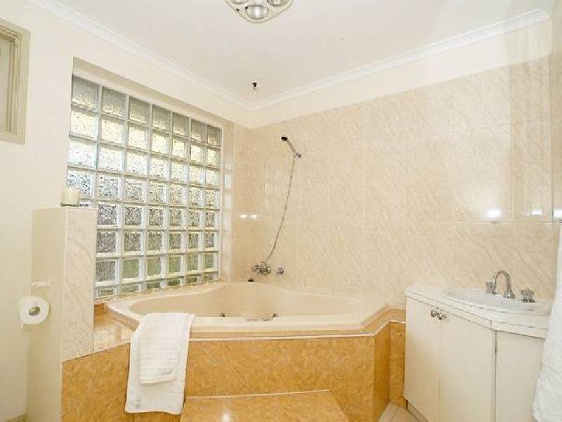 9 Hopkins Court, Clayton South VIC 3169